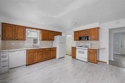 1167 Hilltop Drive, Akron, OH 44310 - Photo 8