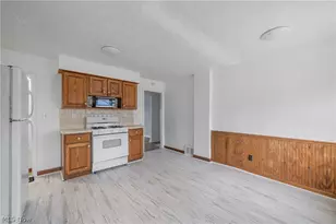 1167 Hilltop Dr, Akron, OH 44310 - Photo 10