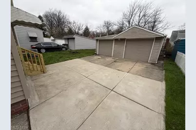 11005 Brunswick Avenue, Garfield Heights, OH 44125 - Photo 2