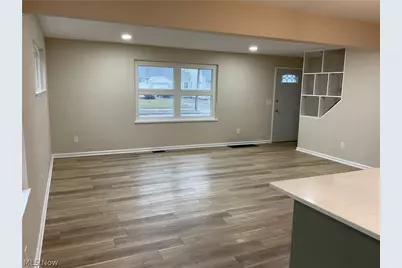 1127 Valleyview Avenue SW, Canton, OH 44710 - Photo 8