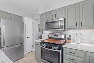 107 Keswick Ct, Amherst, OH 44001 - Photo 6