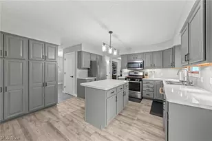 107 Keswick Ct, Amherst, OH 44001 - Photo 4