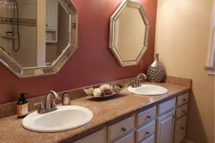 1329 Valley-View Dr, Youngstown, OH 44512 - Photo 16