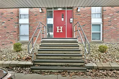 3040 N River Road NE #H20, Warren, OH 44483 - Photo 1