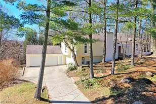 6152 Southern Hills Ct, Canfield, OH 44406 - Photo 2