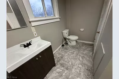 483 Douglas Street, Akron, OH 44307 - Photo 6