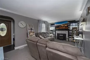 1402 S Chapel St, Louisville, OH 44641 - Photo 4