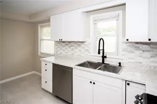 24791 Drakefield Ave, Euclid, OH 44123 - Photo 12