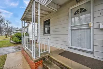 15313 Fernway Drive, Maple Heights, OH 44137 - Photo 6