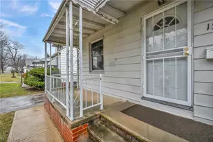 15313 Fernway Dr, Maple Heights, OH 44137 - Photo 6