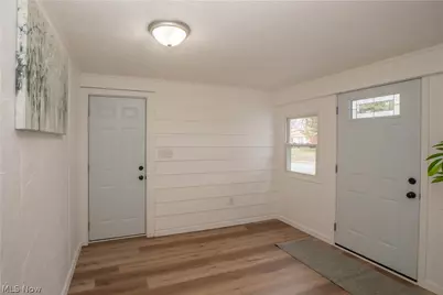 398 Snyder Avenue, Barberton, OH 44203 - Photo 2