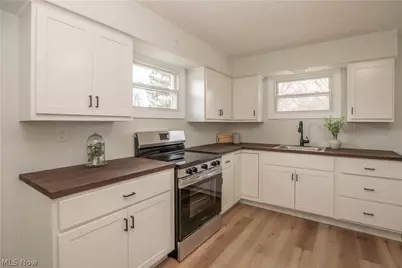 398 Snyder Avenue, Barberton, OH 44203 - Photo 10