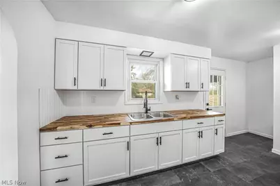 270 Durst Drive NW, Warren, OH 44483 - Photo 2