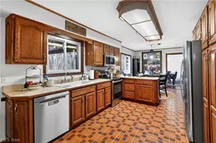 886 Ewing Rd, Youngstown, OH 44512 - Photo 6