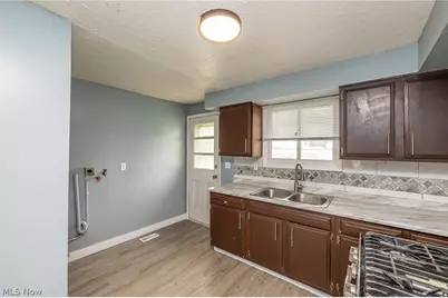 211 Brace Avenue, Elyria, OH 44035 - Photo 4