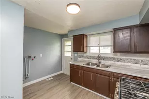 211 Brace Ave, Elyria, OH 44035 - Photo 4