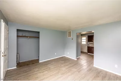 211 Brace Avenue, Elyria, OH 44035 - Photo 10