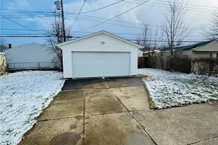 3415 Center Dr, Parma, OH 44134 - Photo 4