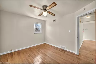 275 E 200th Street, Euclid, OH 44119 - Photo 16