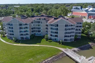 30 Marina Point Dr, Sandusky, OH 44870 - Photo 2