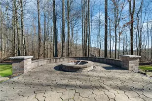 2517 Golfview Dr NE, New Philadelphia, OH 44663 - Photo 4