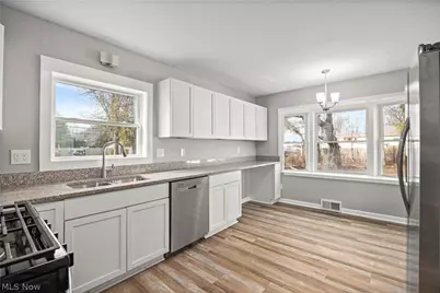 975 N Ridge Road E, Lorain, OH 44055 - Photo 2