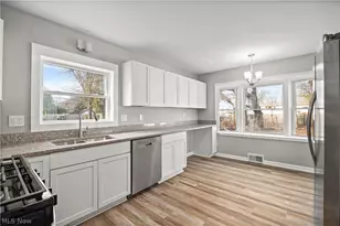 975 N Ridge Road E, Lorain, OH 44055 - Photo 2