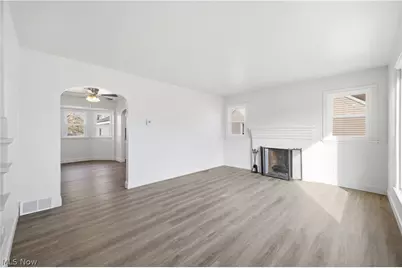 227 E Wilson Street, Struthers, OH 44471 - Photo 6