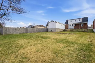 227 E Wilson Street, Struthers, OH 44471 - Photo 34