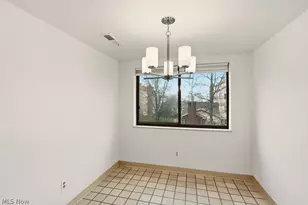 160 Fox Hollow Dr, Mayfield Heights, OH 44124 - Photo 12