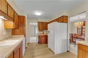 563 N Carpenter Rd, Brunswick, OH 44212 - Photo 10