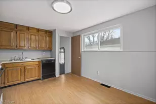 553 Delaware Ave, Elyria, OH 44035 - Photo 10