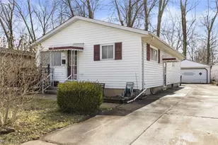 553 Delaware Ave, Elyria, OH 44035 - Photo 2