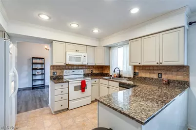 5880 Deepwood Trail, Solon, OH 44139 - Photo 14