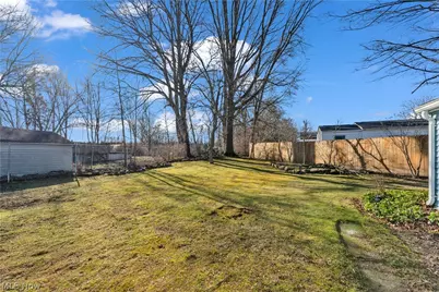 3185 Sunnybrooke Drive, Youngstown, OH 44511 - Photo 6