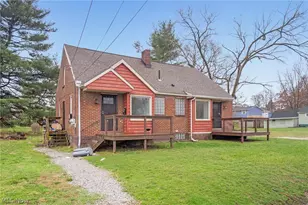 442 Fenton Ave NE, Canton, OH 44704 - Photo 2