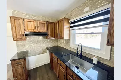 250 Center Road, Bedford, OH 44146 - Photo 8