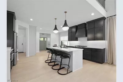 143 Town Centre Drive, Grandview Heights, OH 44147 - Photo 6