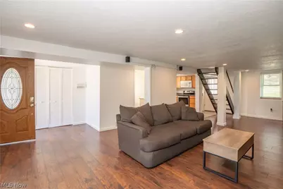 266 Hazelwood Avenue, Barberton, OH 44203 - Photo 4