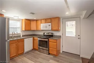 266 Hazelwood Ave, Barberton, OH 44203 - Photo 6