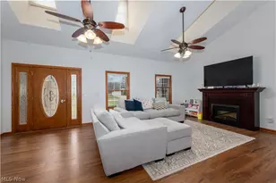 407 31st St SW, Barberton, OH 44203 - Photo 2