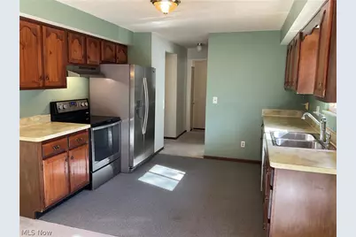 37818 Lake Shore Boulevard, Eastlake, OH 44095 - Photo 4