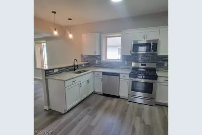 2663 W 28th Place, Loveland, OH 44113 - Photo 2