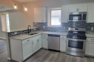 2663 W 28th Pl, Loveland, OH 44113 - Photo 2