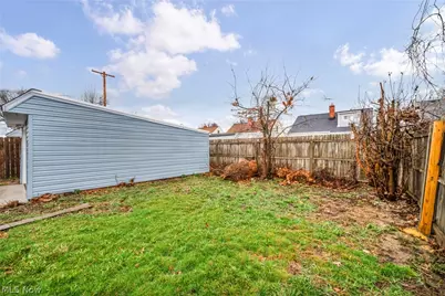 20801 Morris Avenue, Euclid, OH 44123 - Photo 46