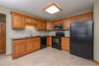 580 Glenmere Place, Barberton, OH 44203 - Photo 12