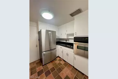 19901 Van Aken Boulevard W #7, Huber Heights, OH 44122 - Photo 8