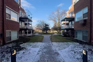 19901 Van Aken Blvd W, Huber Heights, OH 44122 - Photo 6