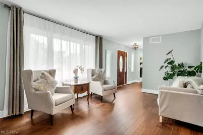 11586 Pleasant Ridge Place, Strongsville, OH 44136 - Photo 8