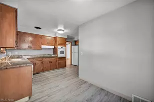 2463 Derbyshire Rd, Cleveland Heights, OH 44106 - Photo 18